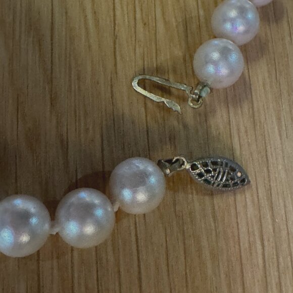 String of Faux Pearls Costume Necklace, Matinee Length, Fishhook Clasp, Vintage - Picture 12 of 15